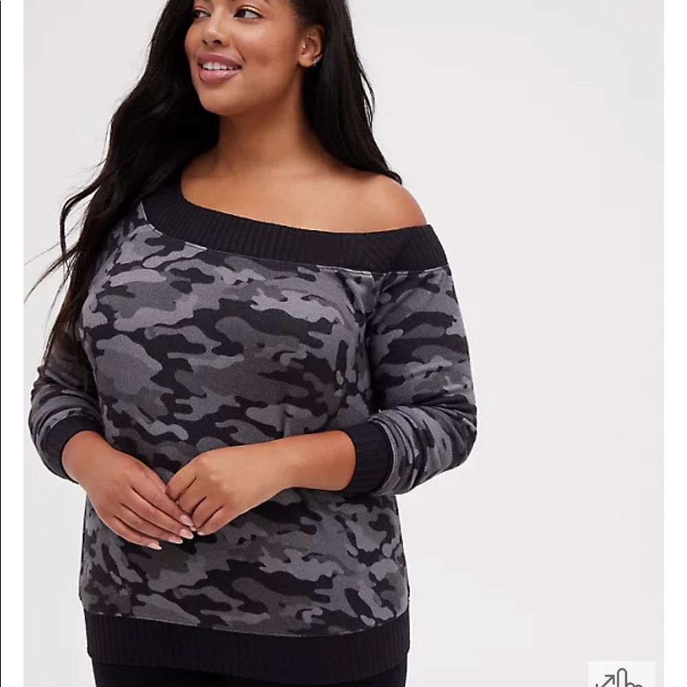 TORRID OFF SHOULDER SWEATSHIRT - SUPER SOFT PLUSH CAMOUFLAGE BLACK NWT